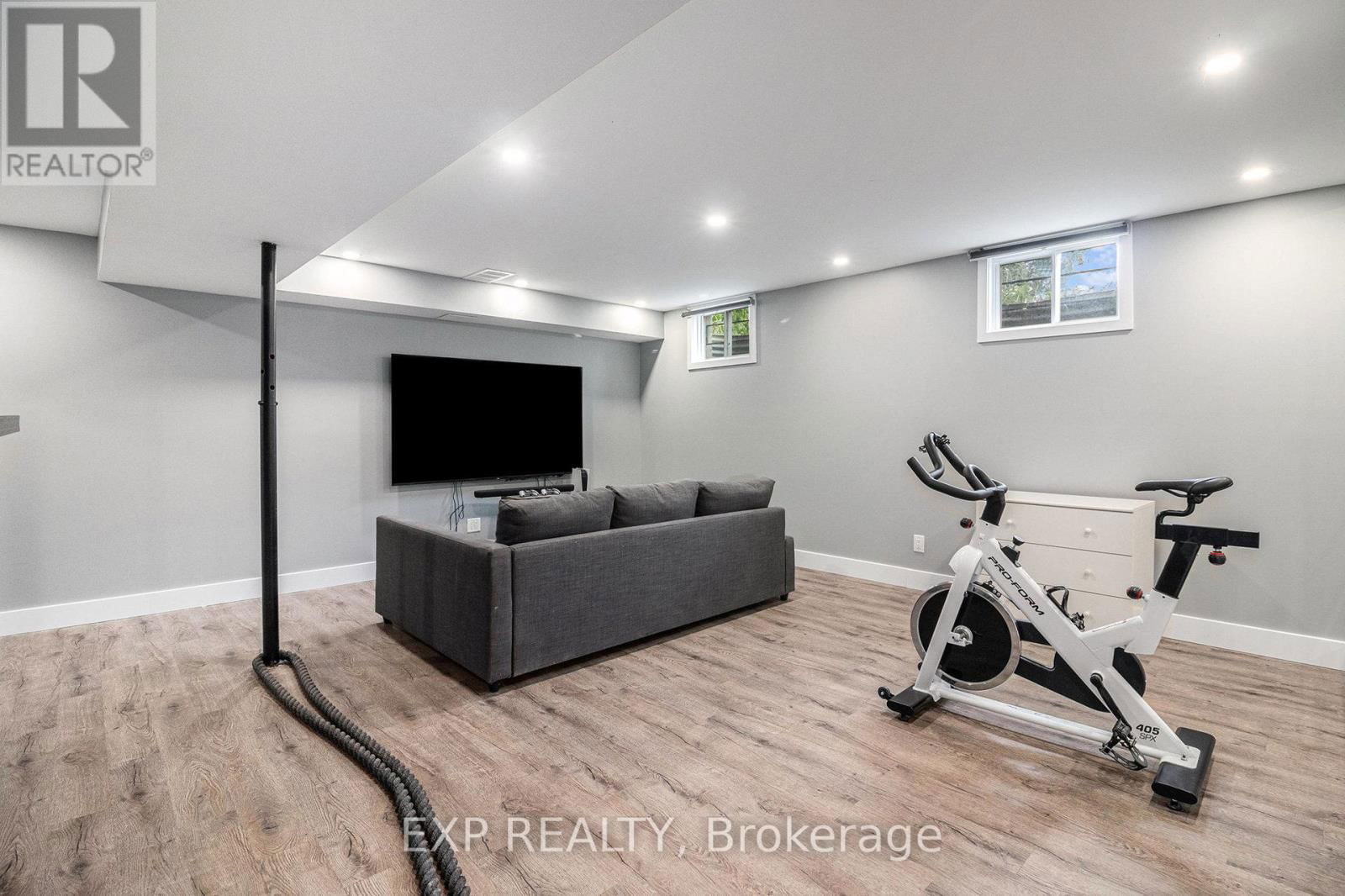 2195 NIAGARA DRIVE Image 33