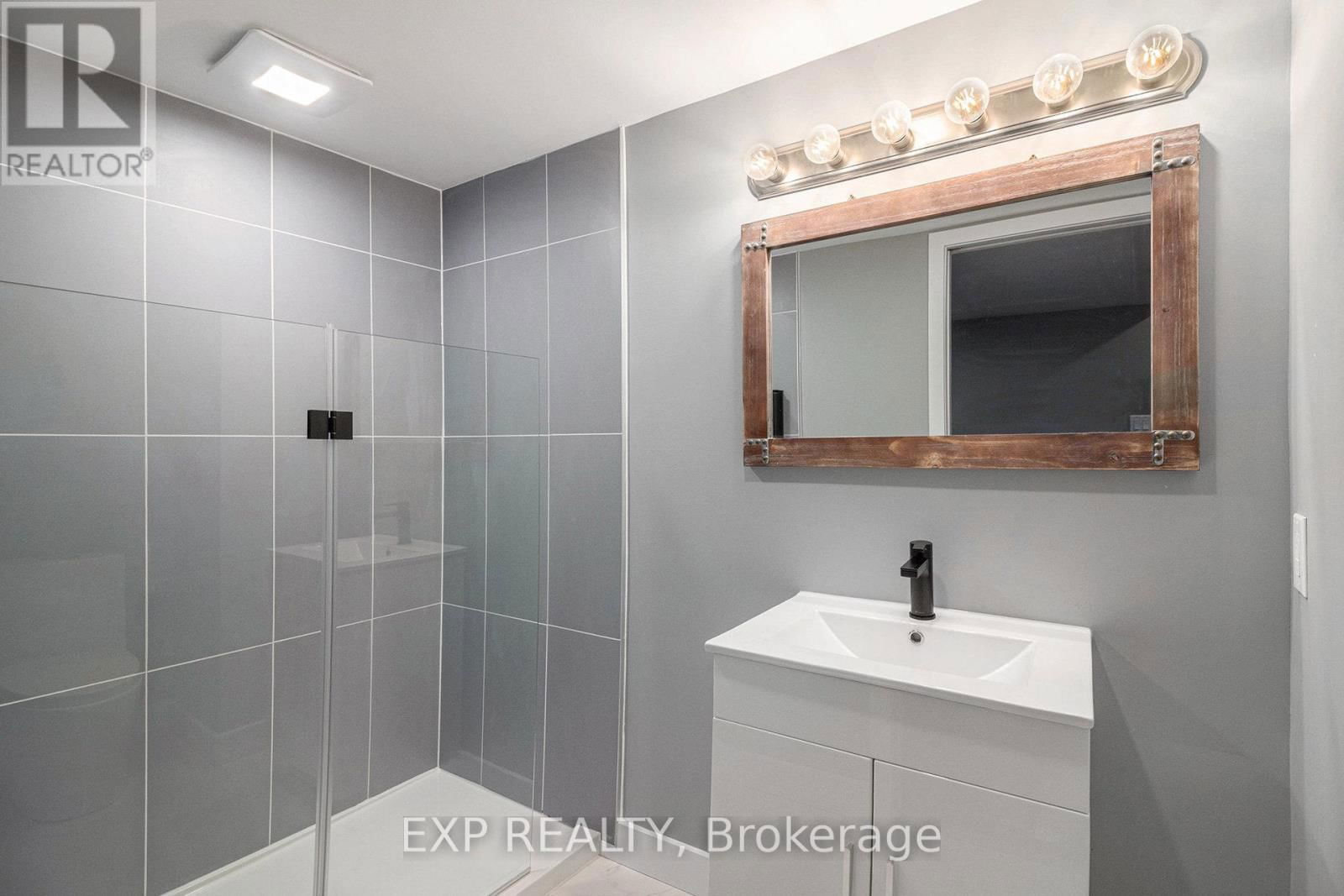 2195 NIAGARA DRIVE Image 36