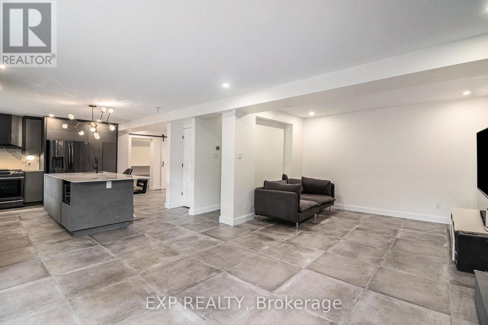 2195 NIAGARA DRIVE Image 7