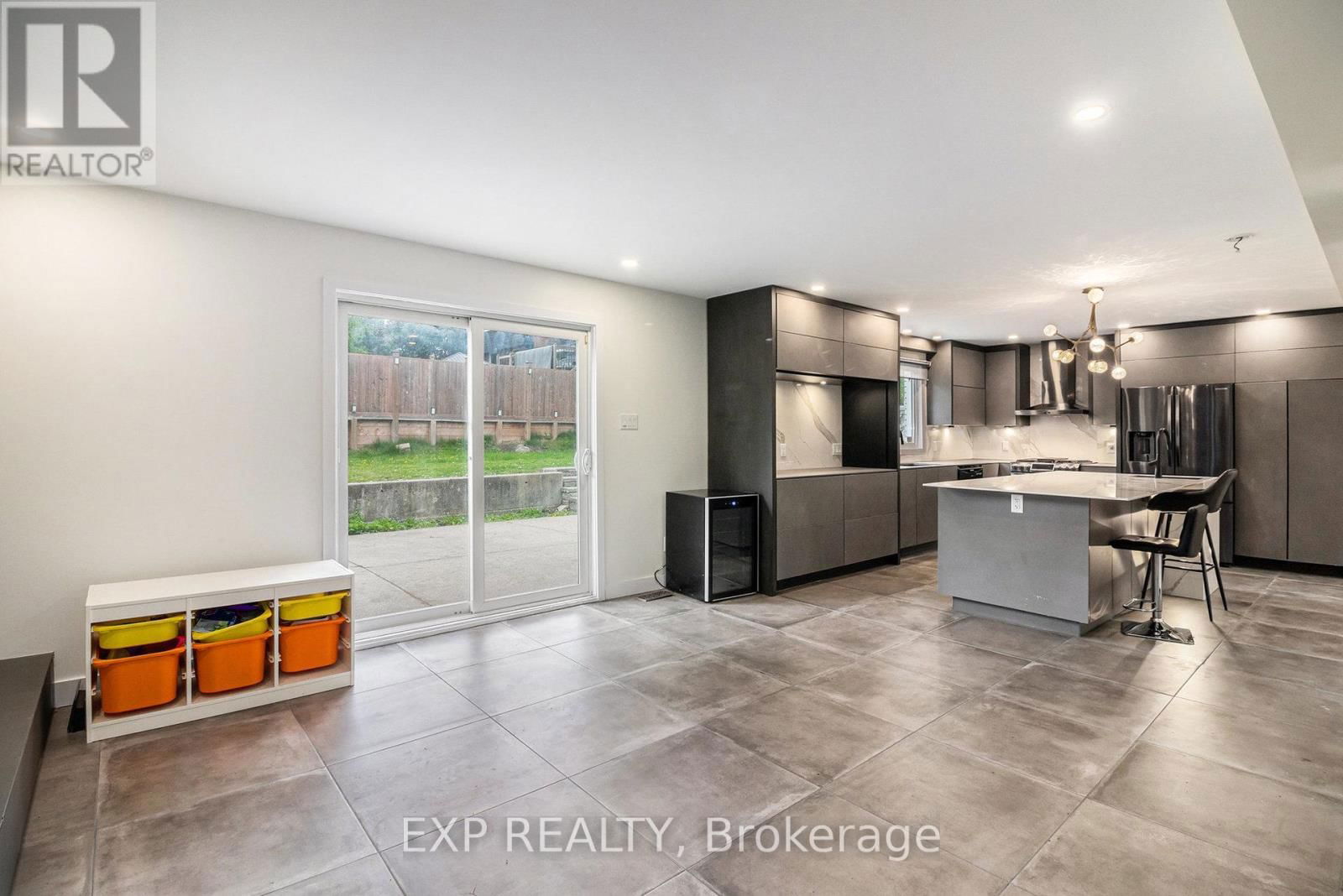 2195 NIAGARA DRIVE Image 9