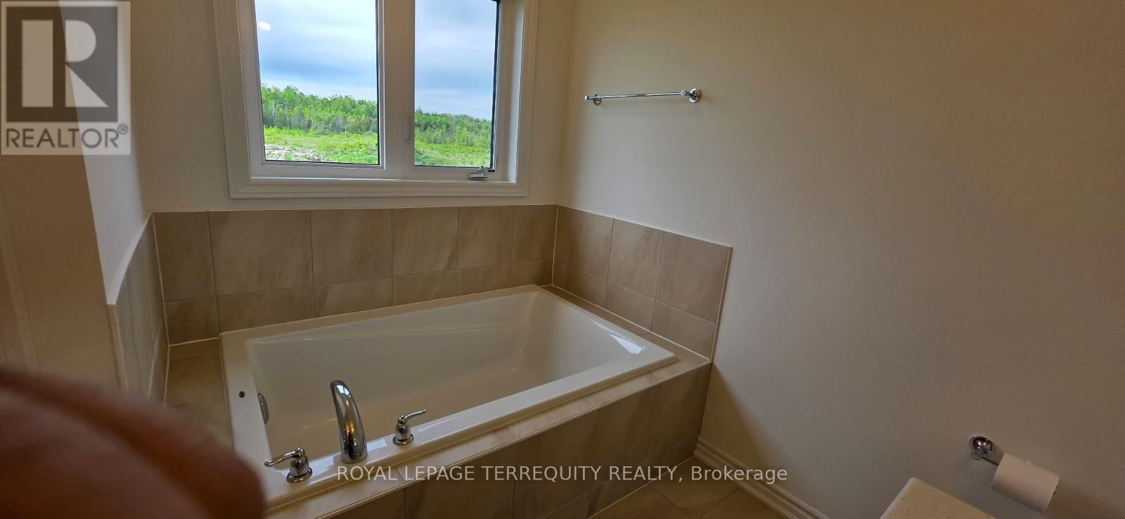 38 HILLCROFT WAY Image 15