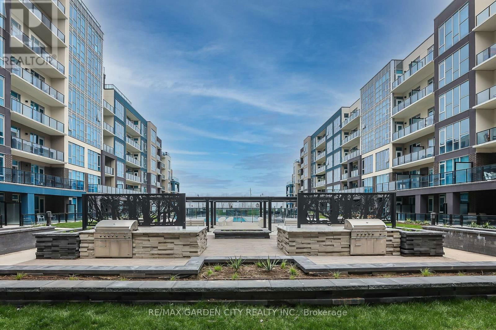431 - 16 CONCORD PLACE Image 30