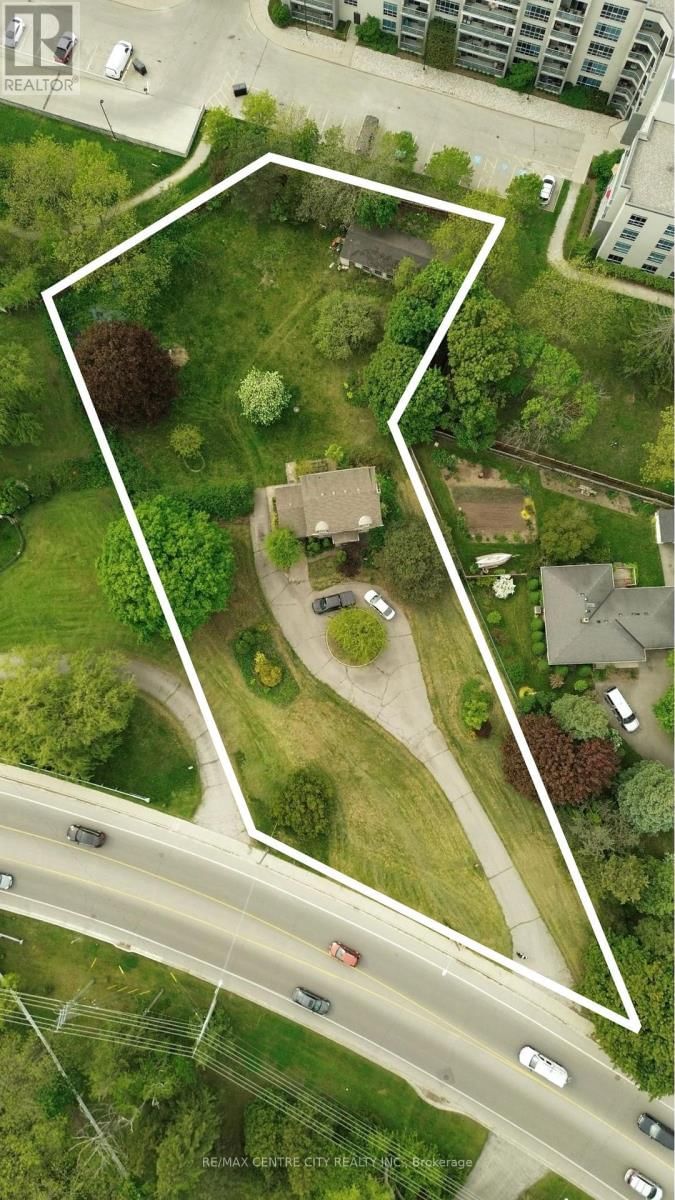 377 RIVERSIDE DRIVE Image 4