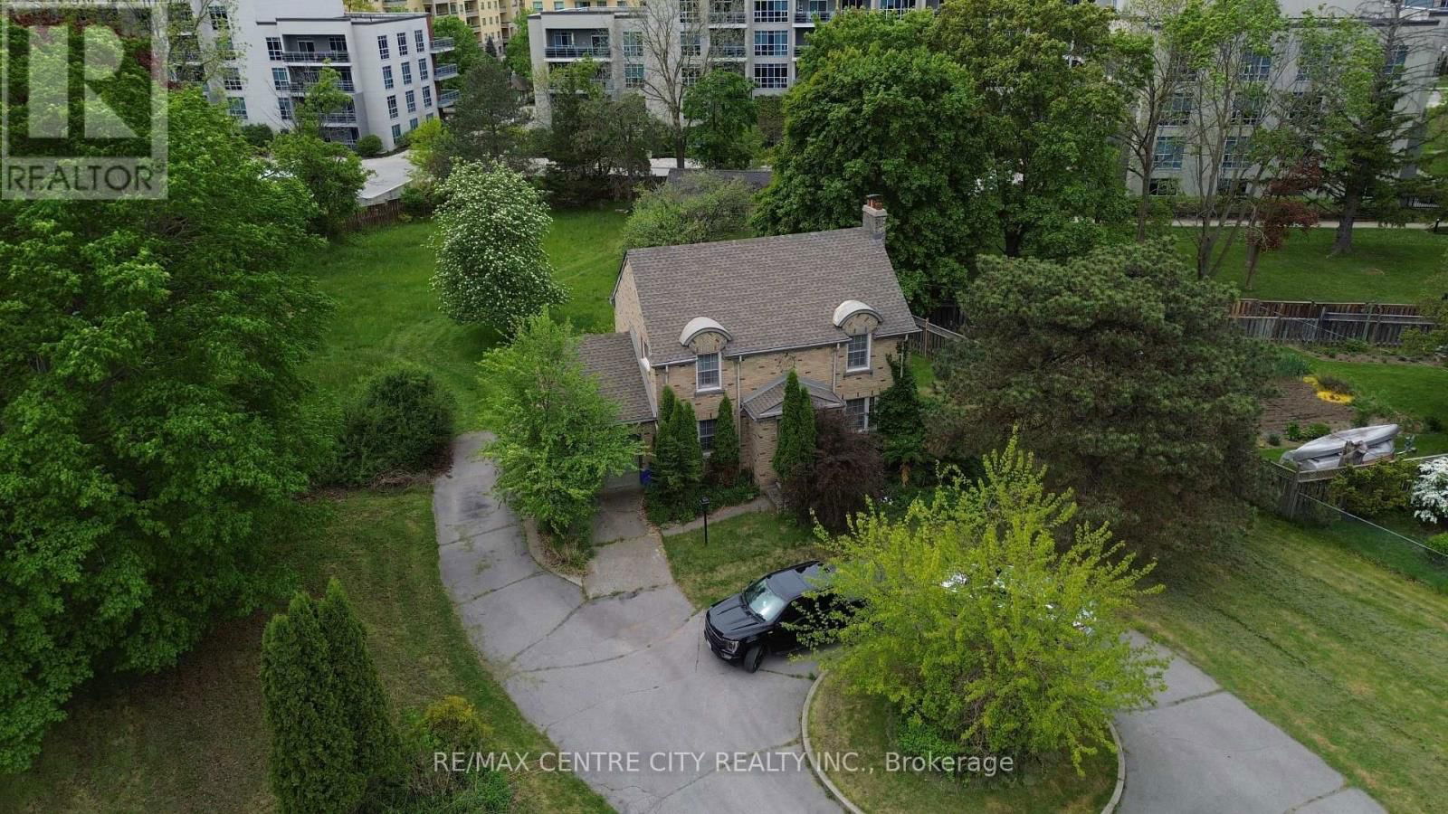 377 RIVERSIDE DRIVE Image 5
