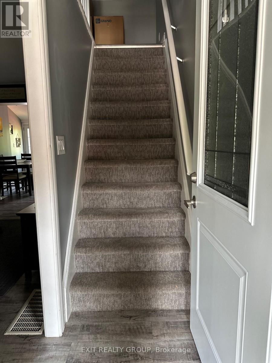 108 ST LAWRENCE STREET WEST Image 16