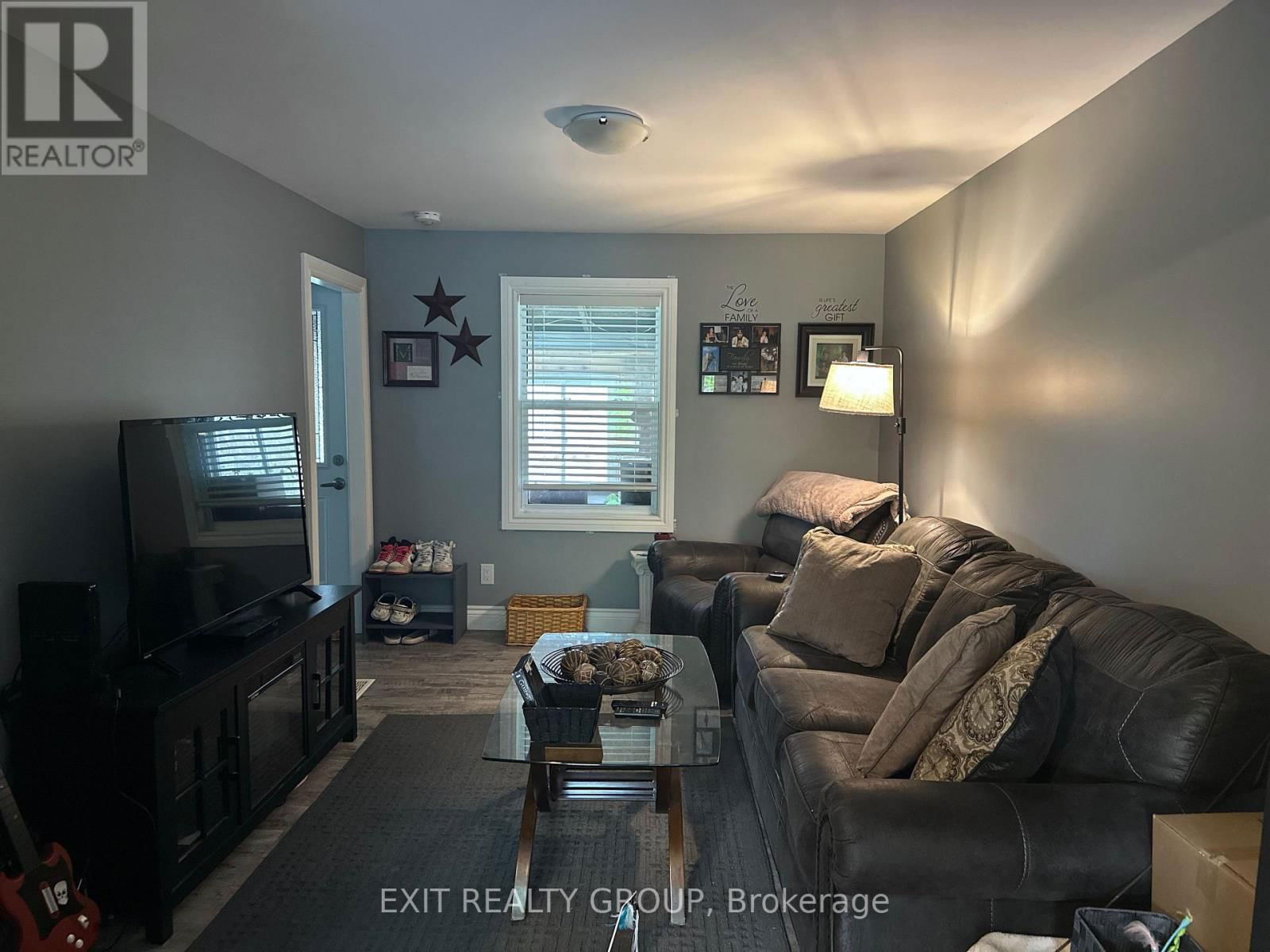 108 ST LAWRENCE STREET WEST Image 3