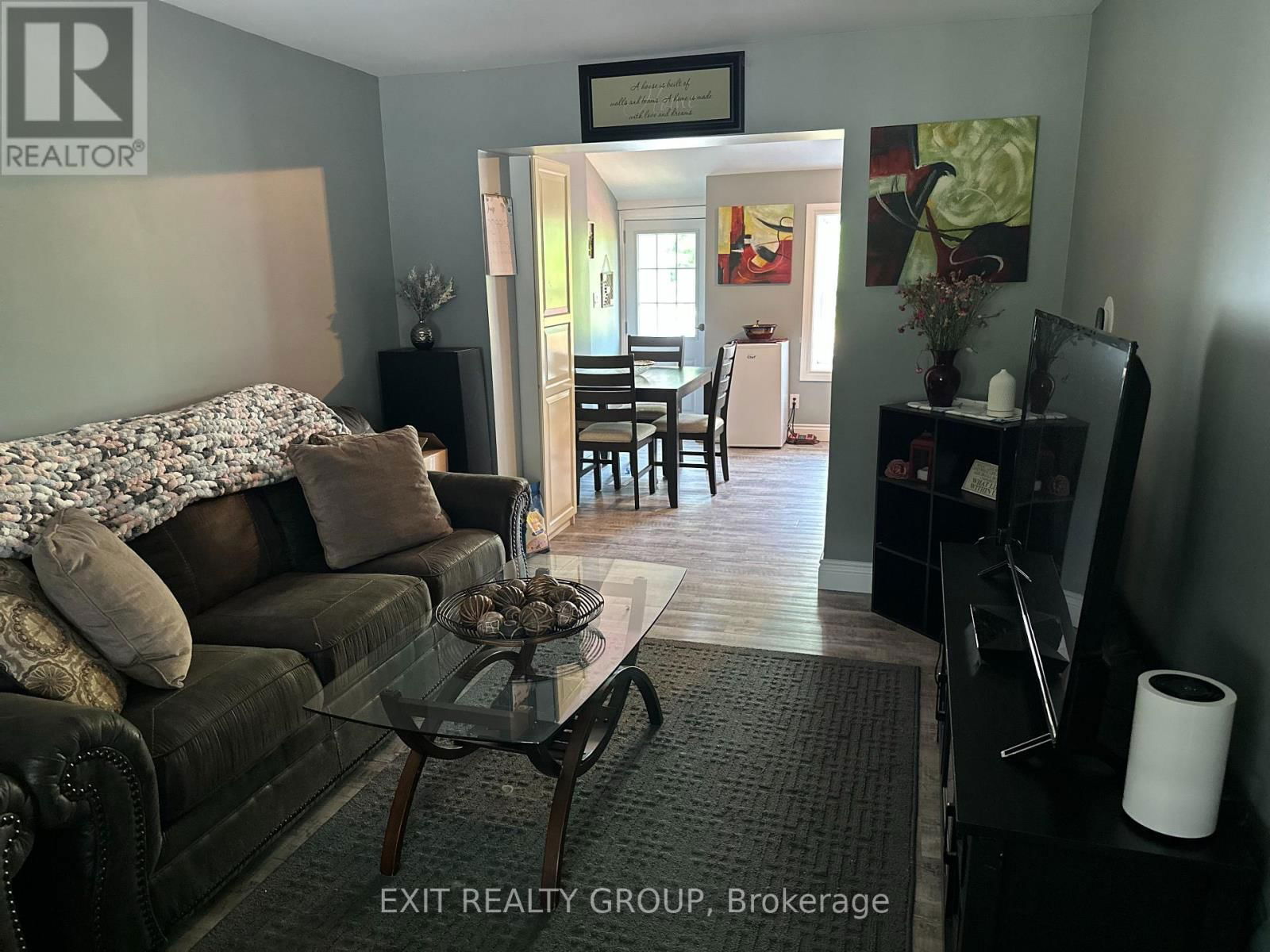 108 ST LAWRENCE STREET WEST Image 4
