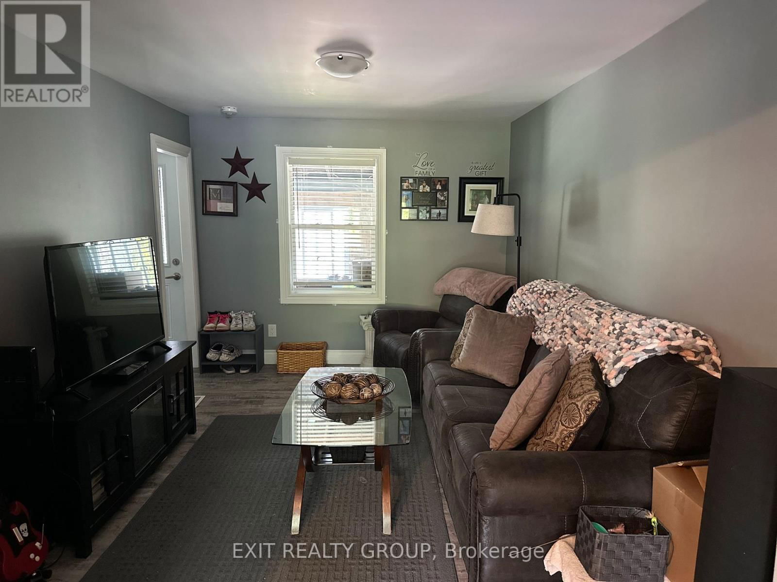 108 ST LAWRENCE STREET WEST Image 5