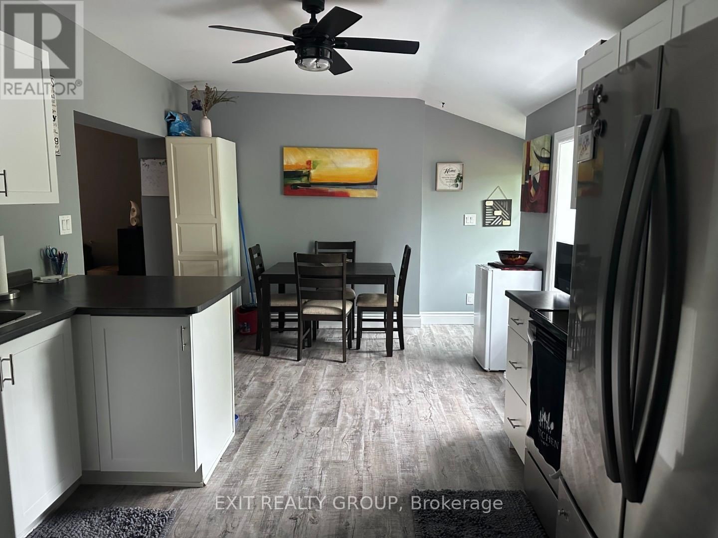 108 ST LAWRENCE STREET WEST Image 9