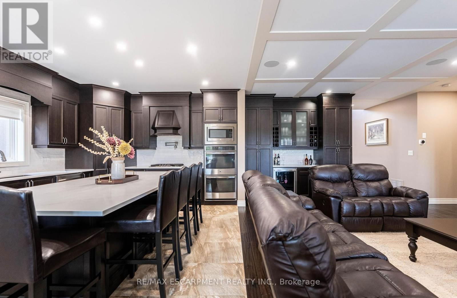188 MOTHER'S STREET Image 10