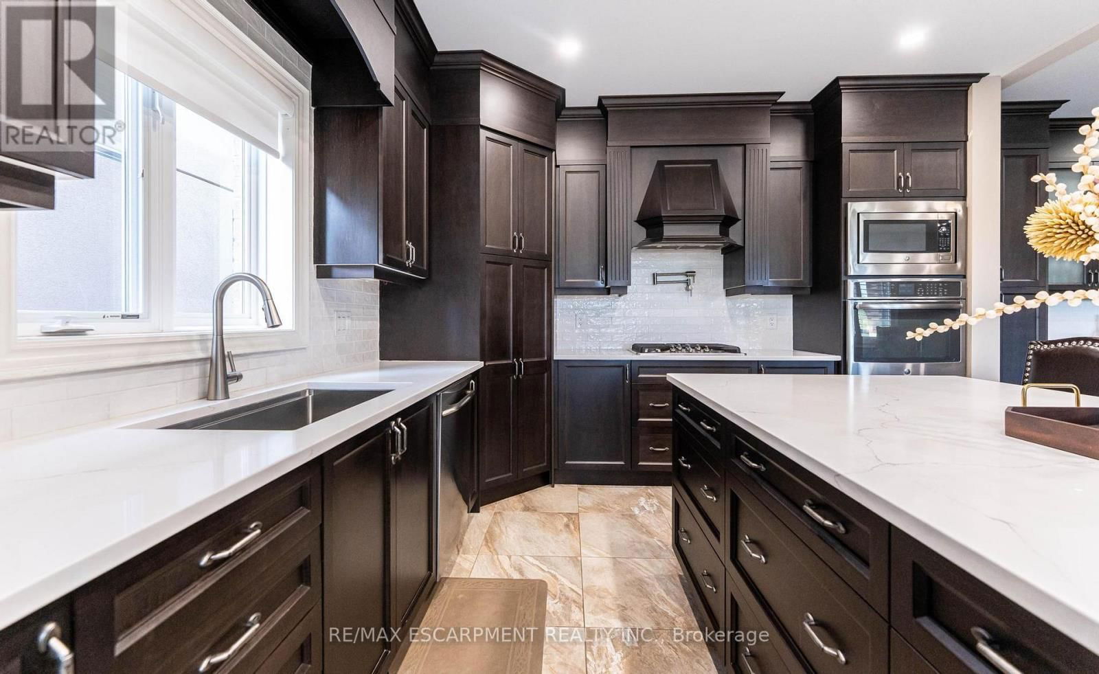 188 MOTHER'S STREET Image 11