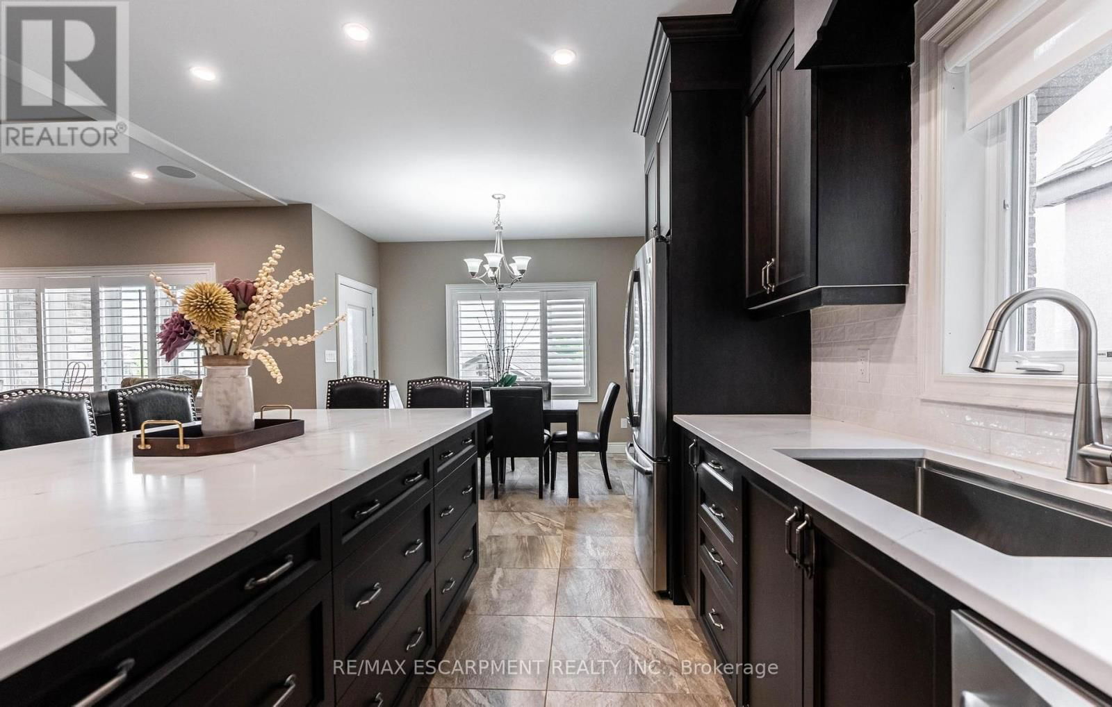 188 MOTHER'S STREET Image 12