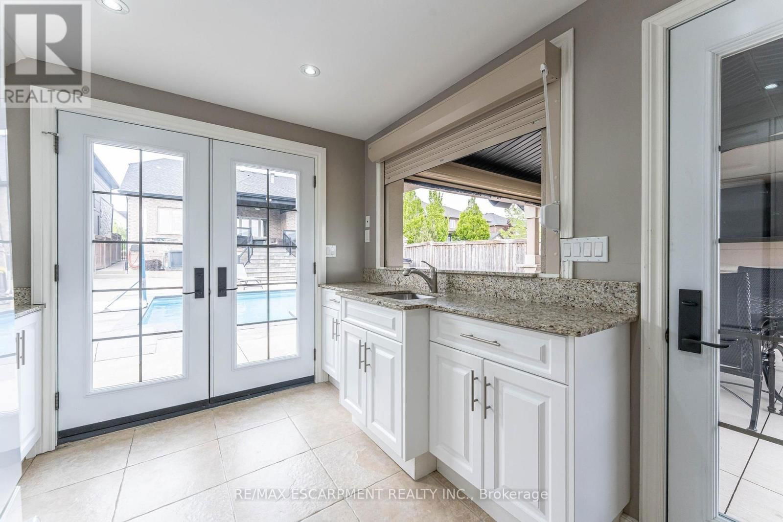 188 MOTHER'S STREET Image 36