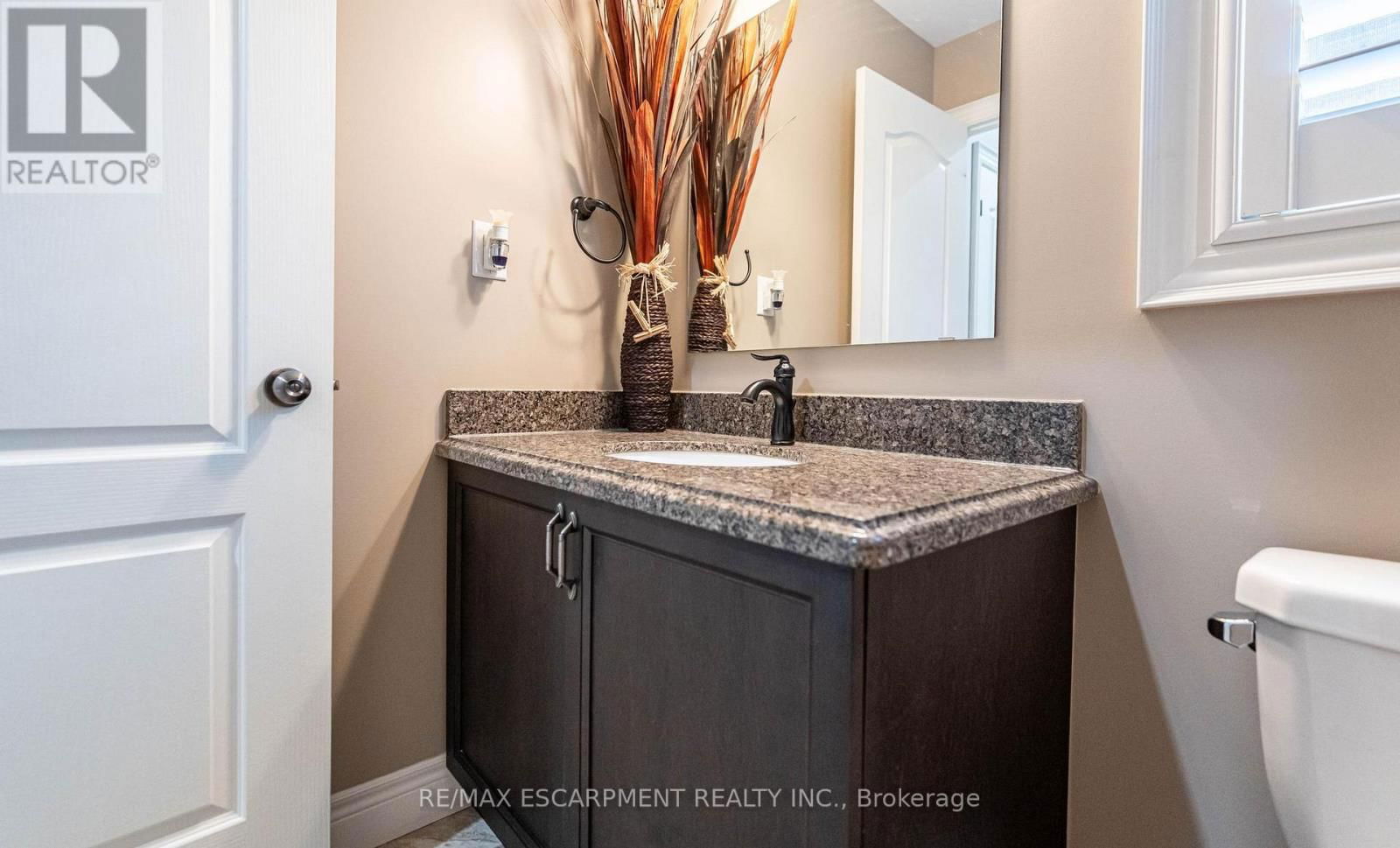 188 MOTHER'S STREET Image 7