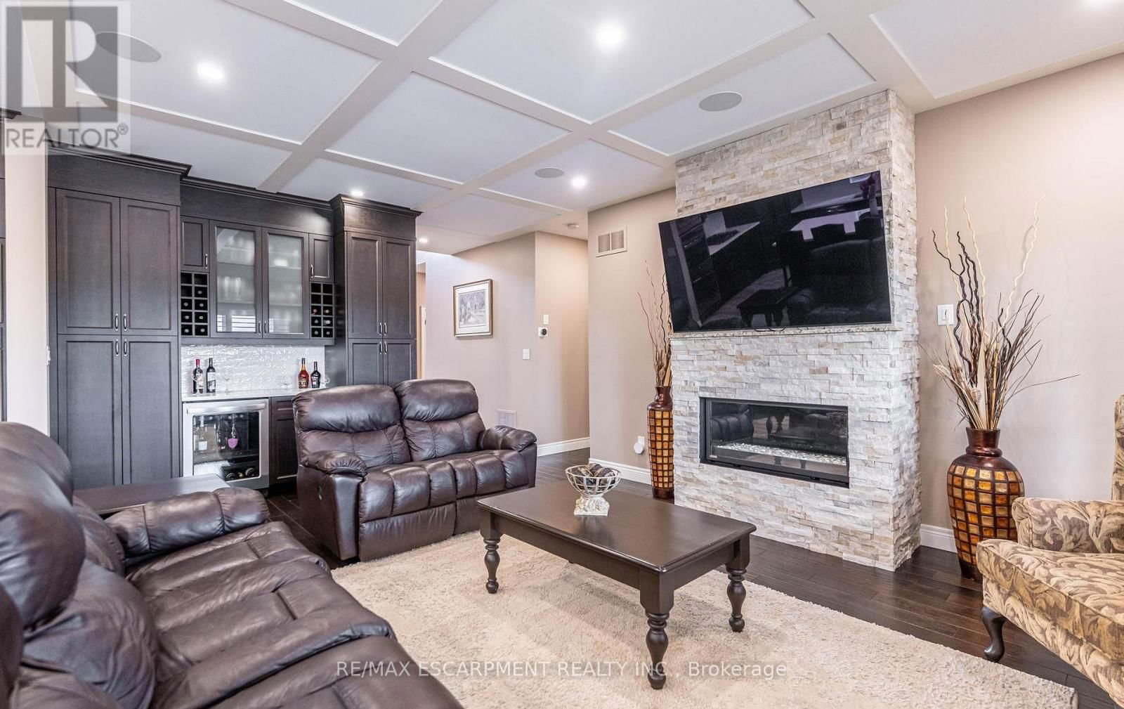 188 MOTHER'S STREET Image 9