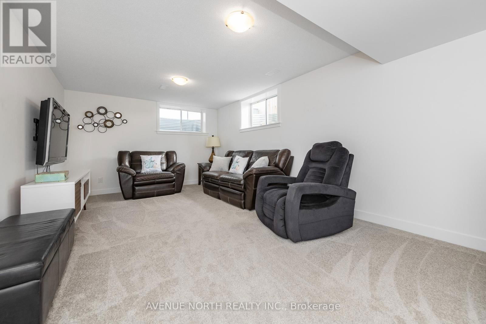 579 TAHOE HEIGHTS Image 28