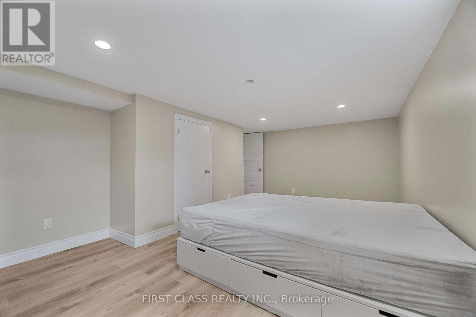 48 SAUNBY STREET Image 19