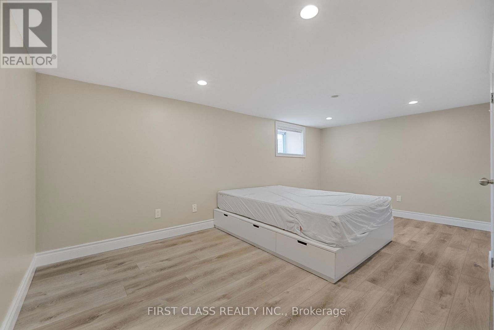 48 SAUNBY STREET Image 20