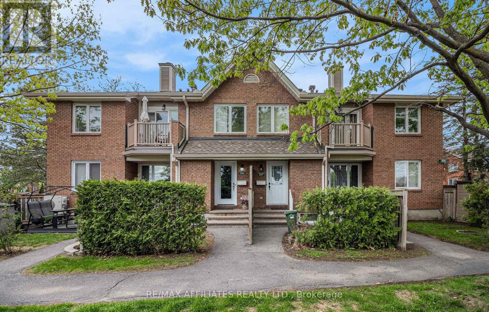 205 - 475 CANTEVAL TERRACE Image 1