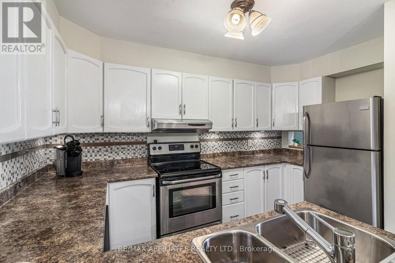205 - 475 CANTEVAL TERRACE Image 10