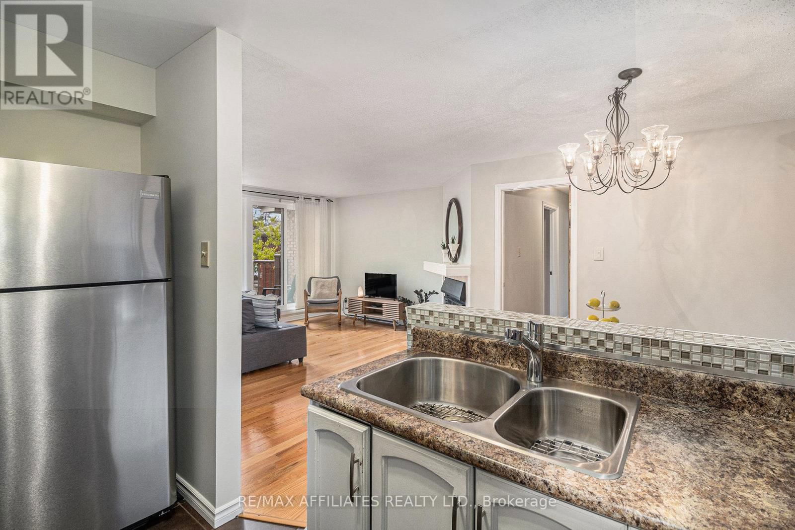 205 - 475 CANTEVAL TERRACE Image 13