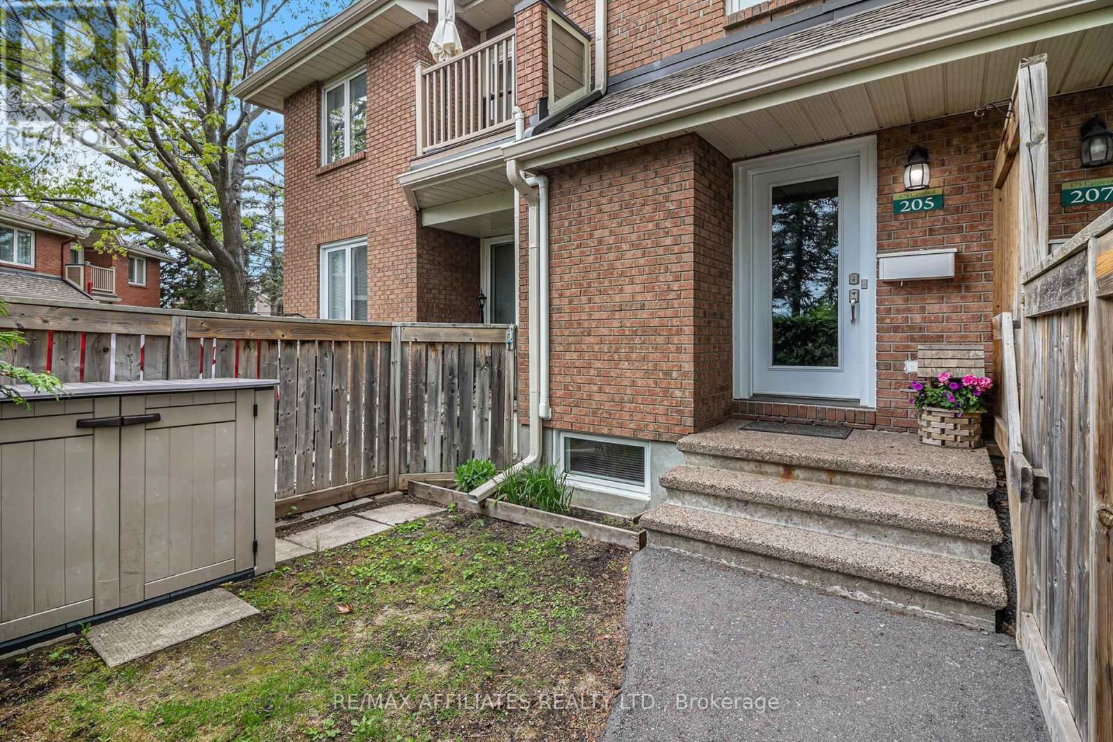 205 - 475 CANTEVAL TERRACE Image 24