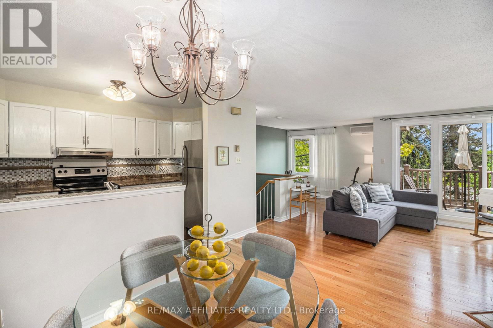 205 - 475 CANTEVAL TERRACE Image 8