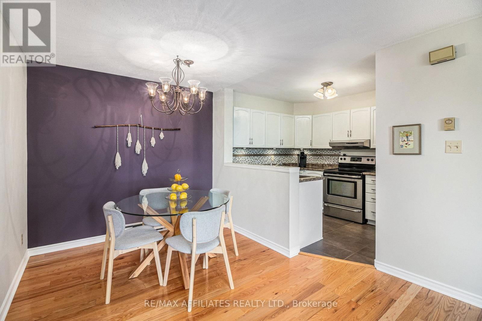 205 - 475 CANTEVAL TERRACE Image 9