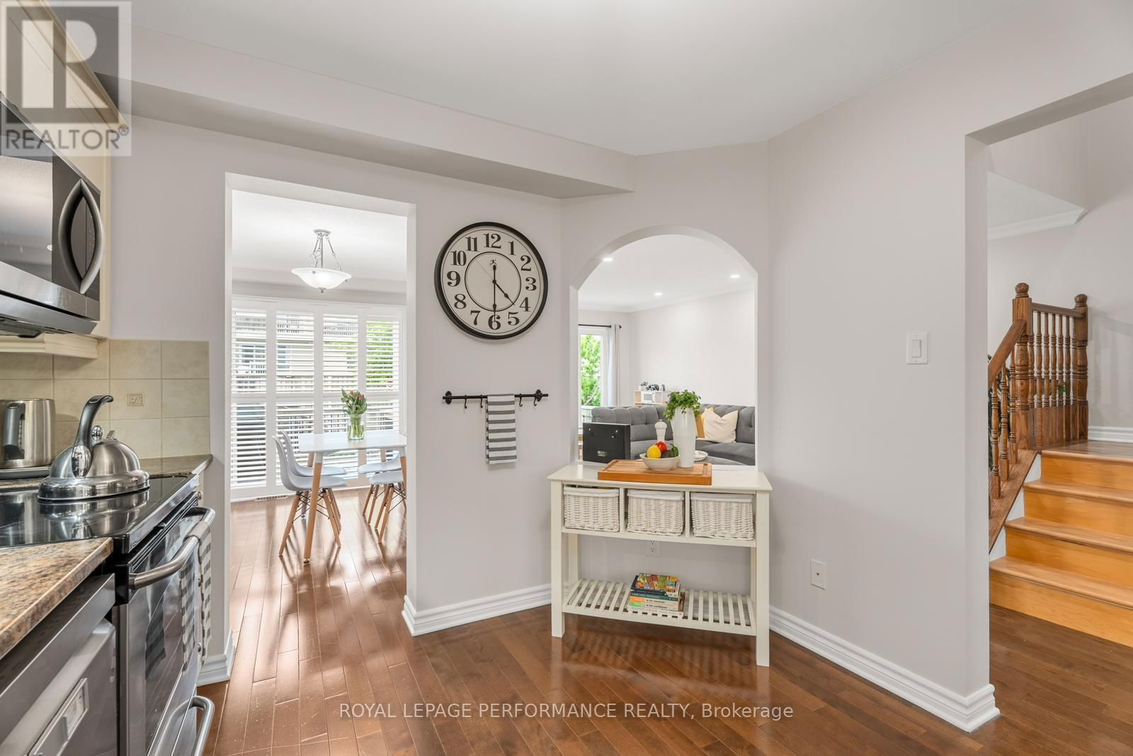303 BRANTHAVEN STREET Image 10