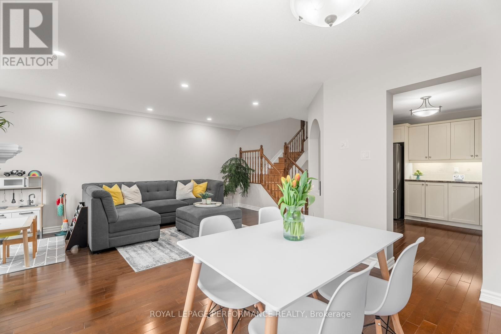 303 BRANTHAVEN STREET Image 14