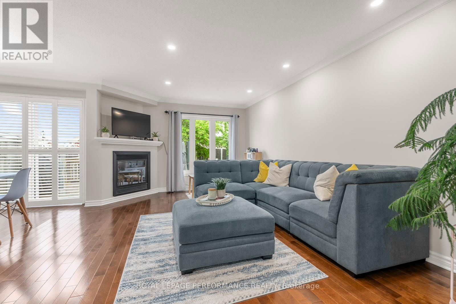 303 BRANTHAVEN STREET Image 16