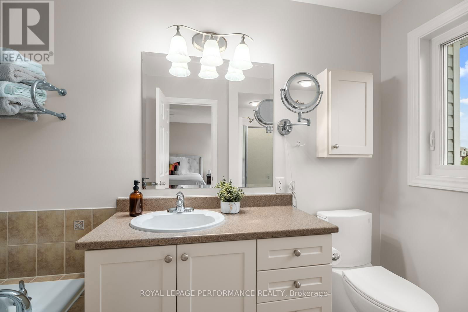 303 BRANTHAVEN STREET Image 23