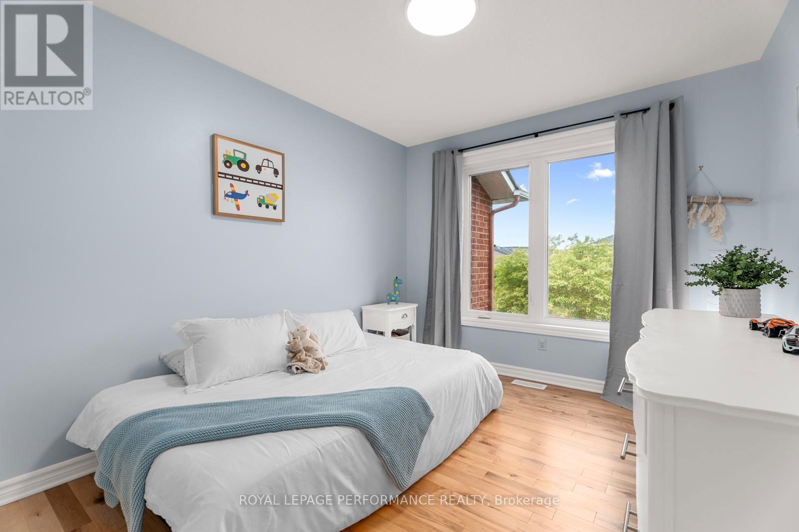 303 BRANTHAVEN STREET Image 24
