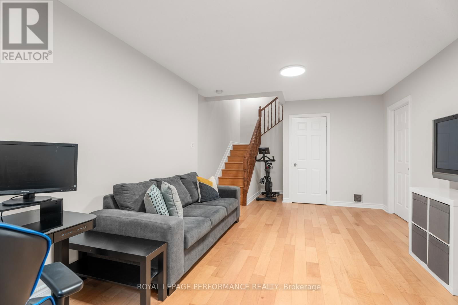303 BRANTHAVEN STREET Image 27