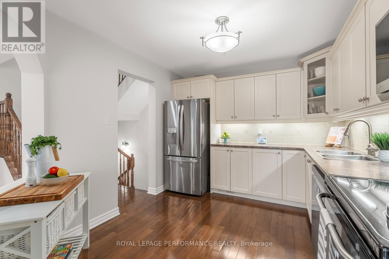 303 BRANTHAVEN STREET Image 8