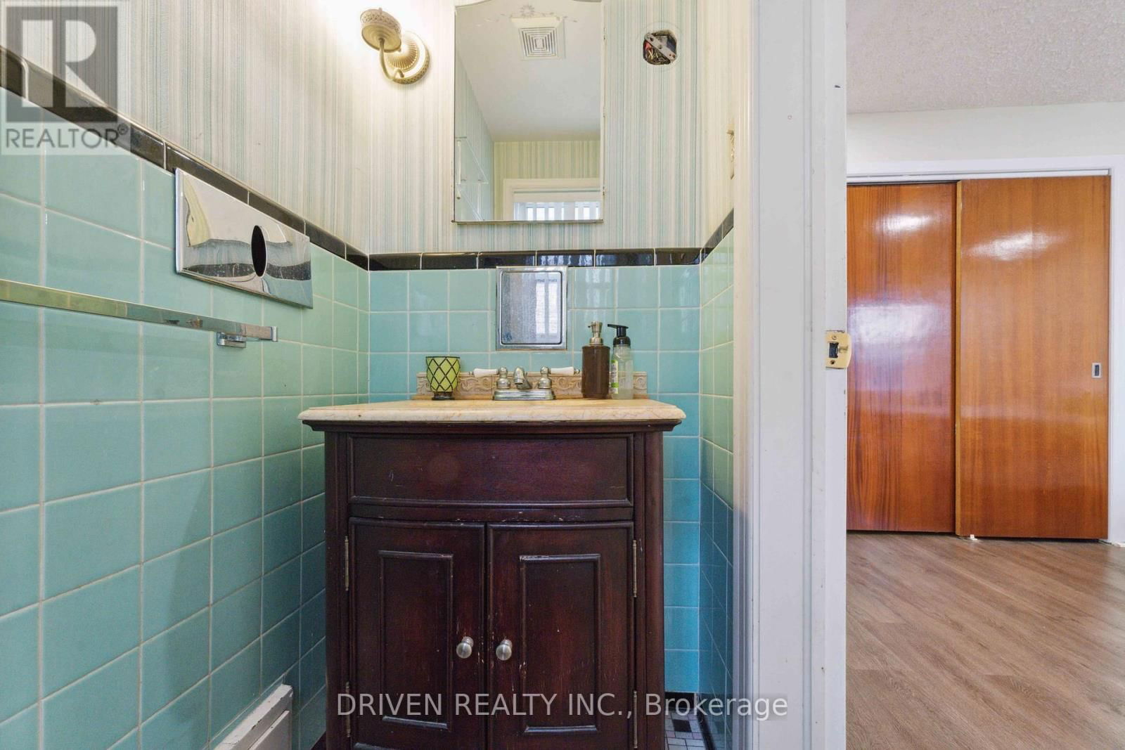 1266 WALKLEY ROAD Image 17