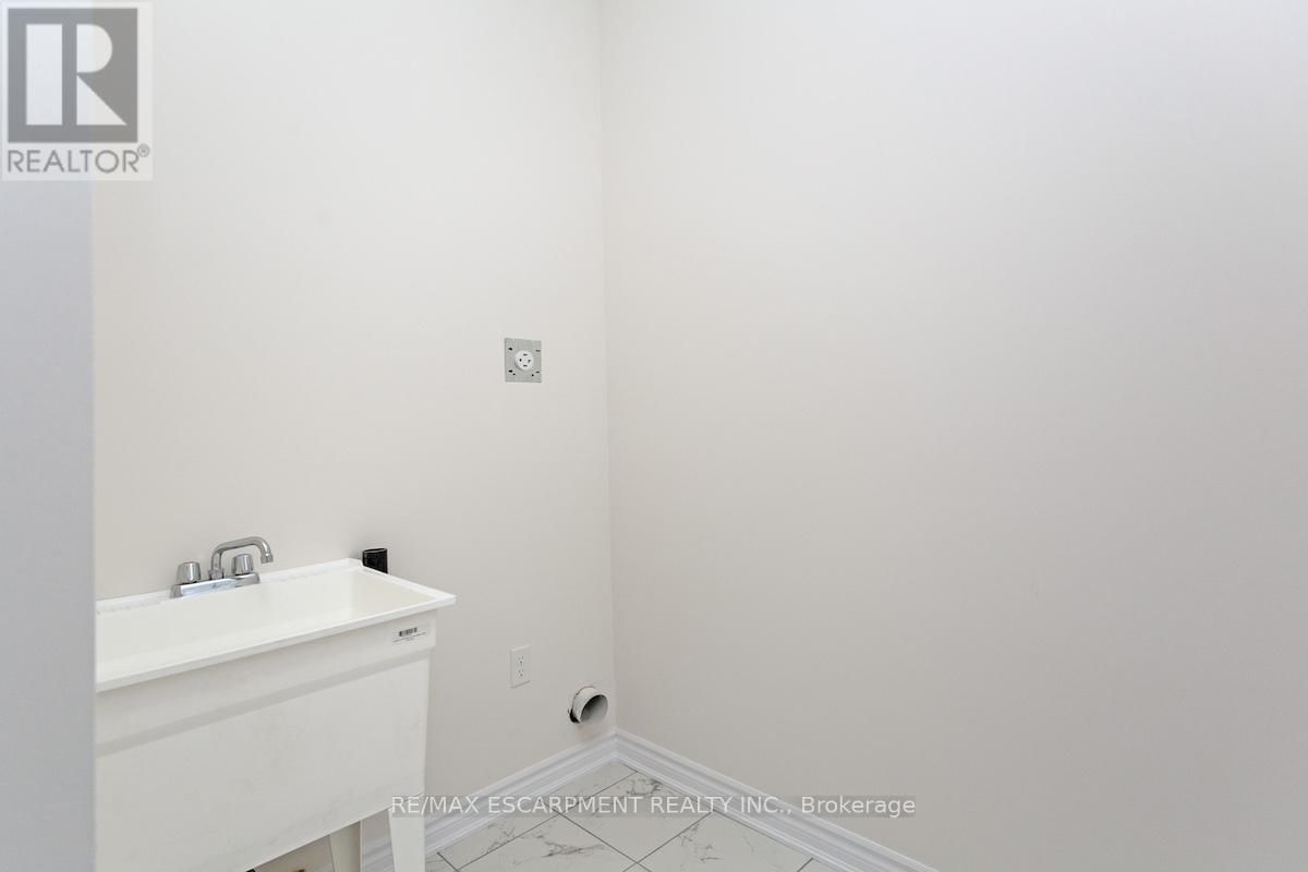61 JELL STREET Image 16