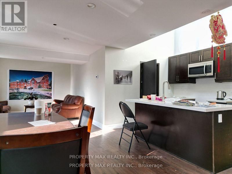 1061 RICHMOND STREET Image 11