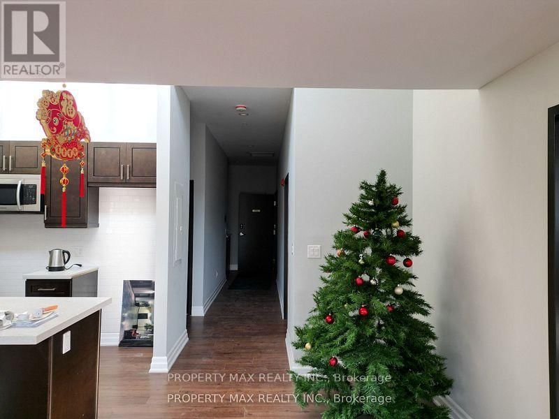 1061 RICHMOND STREET Image 12