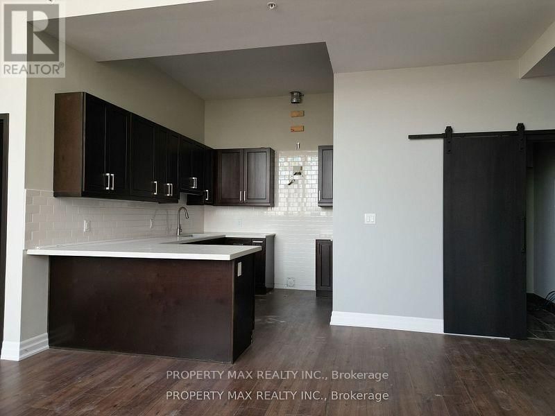 1061 RICHMOND STREET Image 13