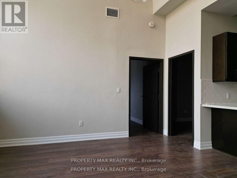 1061 RICHMOND STREET Image 15