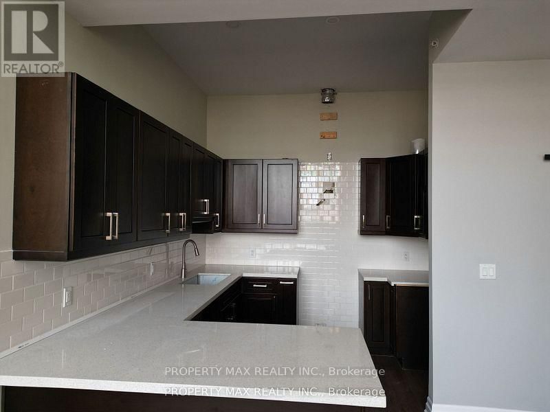 1061 RICHMOND STREET Image 16