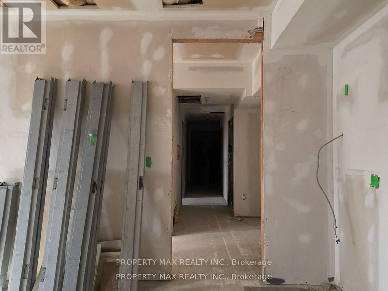 1061 RICHMOND STREET Image 18