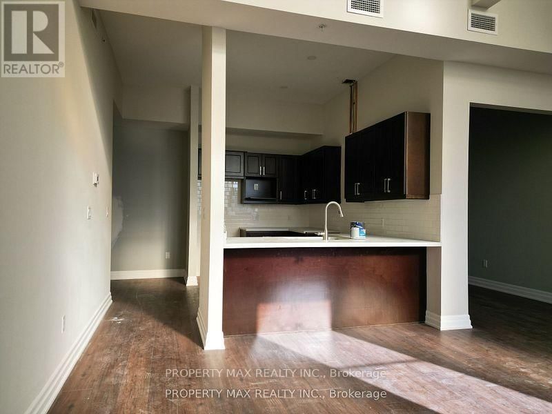 1061 RICHMOND STREET Image 19