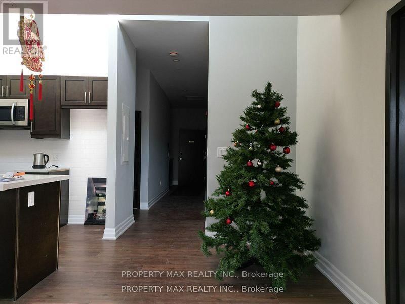 1061 RICHMOND STREET Image 22