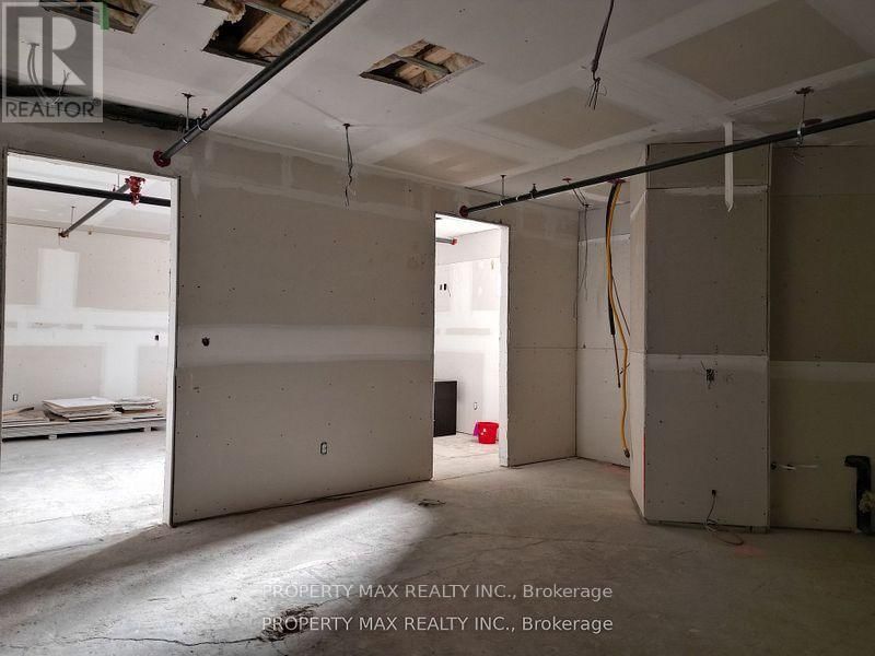 1061 RICHMOND STREET Image 25
