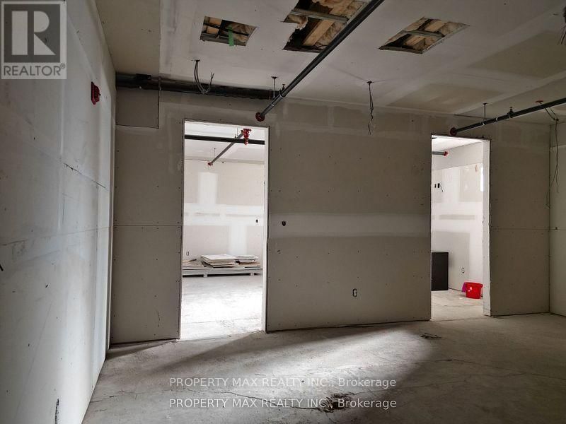 1061 RICHMOND STREET Image 26