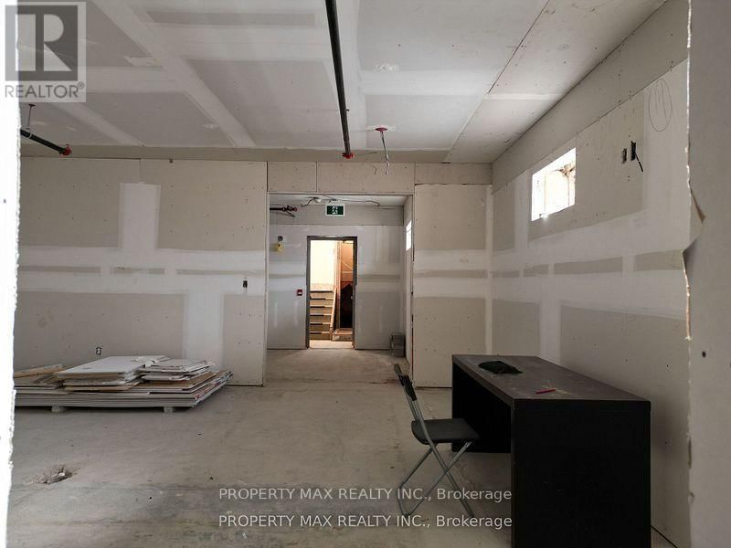 1061 RICHMOND STREET Image 27