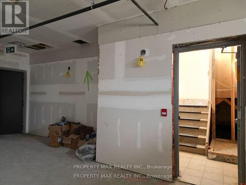 1061 RICHMOND STREET Image 29