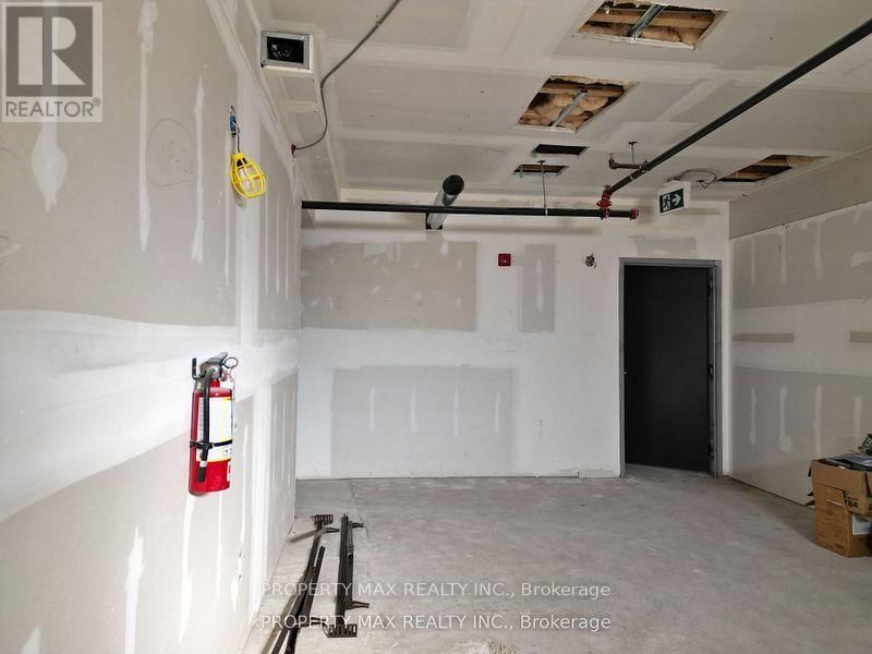 1061 RICHMOND STREET Image 30